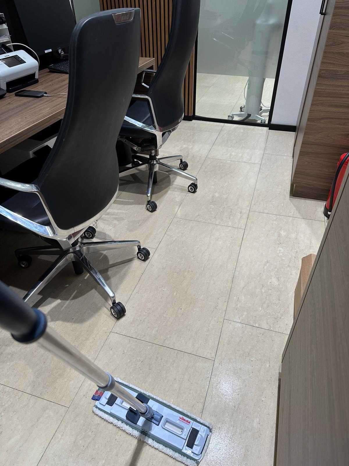 Büroreinigung Aufnahme 12